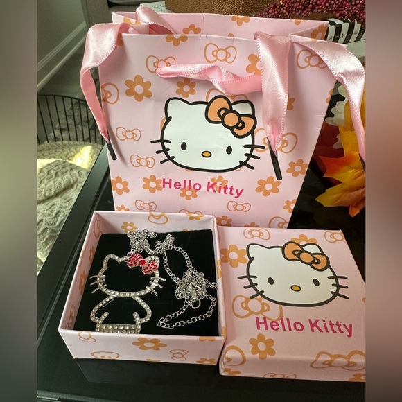 🎁💘2 FOR $15 BUNDLE New with gift box and bag- Hello Kitty necklaces - Picture 4 of 5